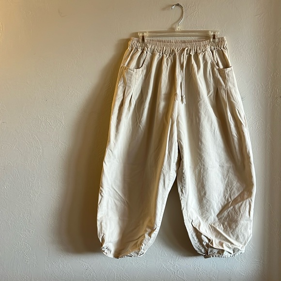 Wide leg harem pants. Cream. Size M/L. - Picture 1 of 1